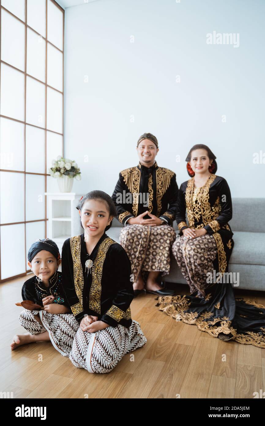 Detail Javanese Traditional Clothes Nomer 48
