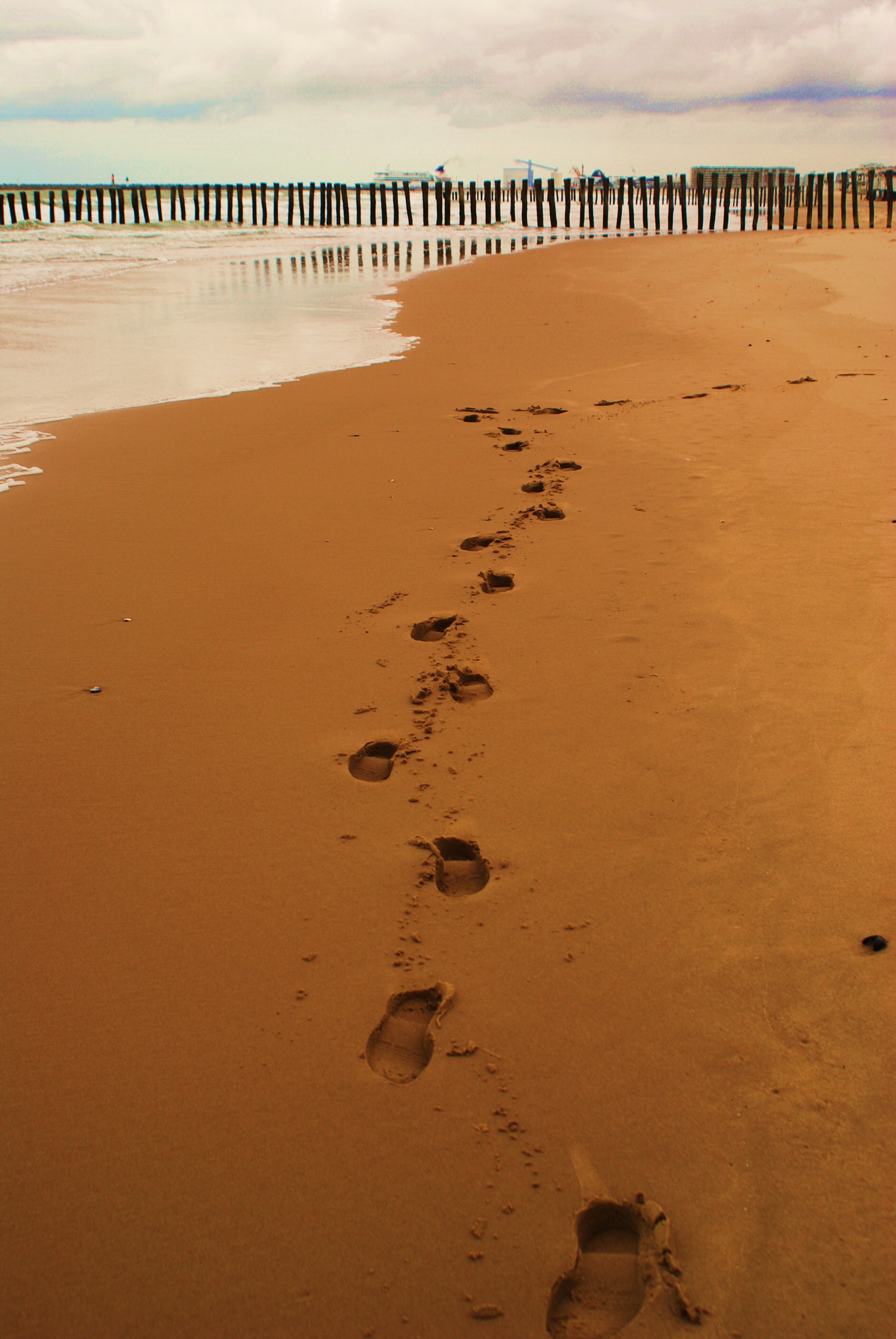 Detail Jejak Kaki Di Pantai Nomer 17