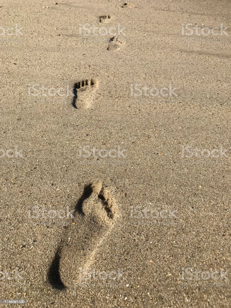 Detail Jejak Kaki Di Pantai Nomer 48