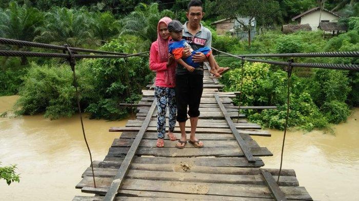 Detail Jembatan Kayu Di Indonesia Nomer 17