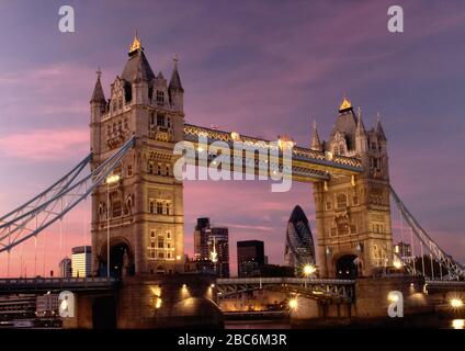 Detail Jembatan Tower Bridge Nomer 48