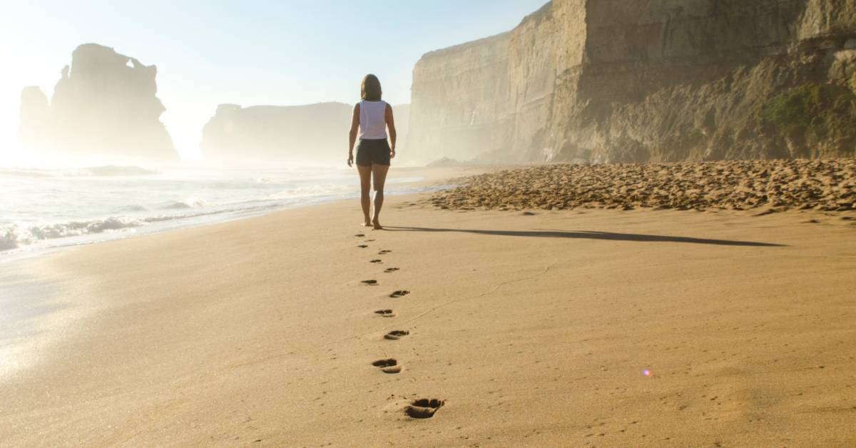 Detail Jesus Footprints In The Sand Pictures Nomer 19