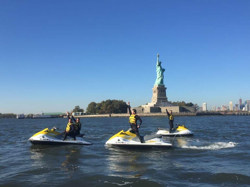 Detail Jet Ski Around Statue Of Liberty Nomer 2