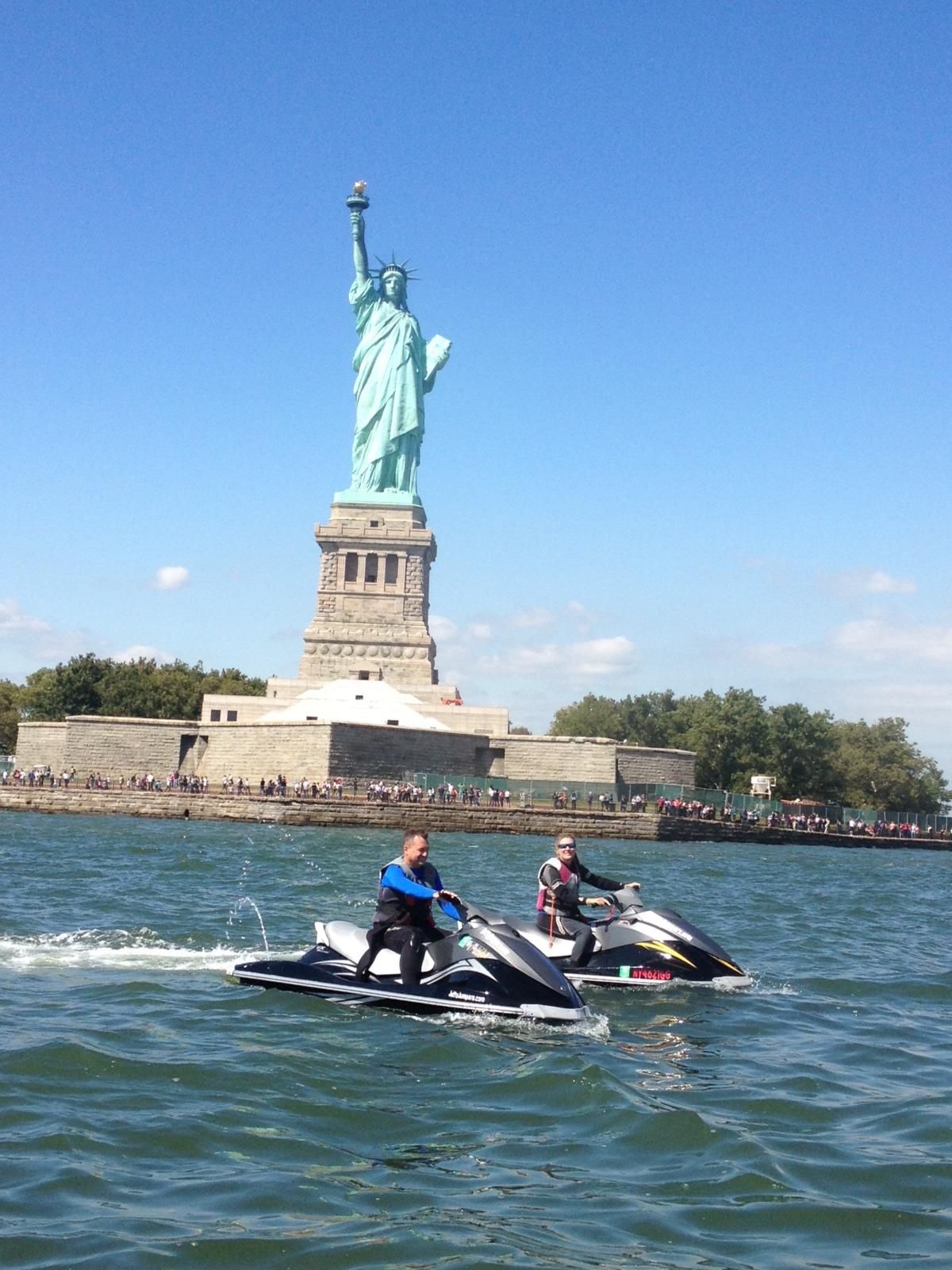 Detail Jet Ski Around Statue Of Liberty Nomer 11