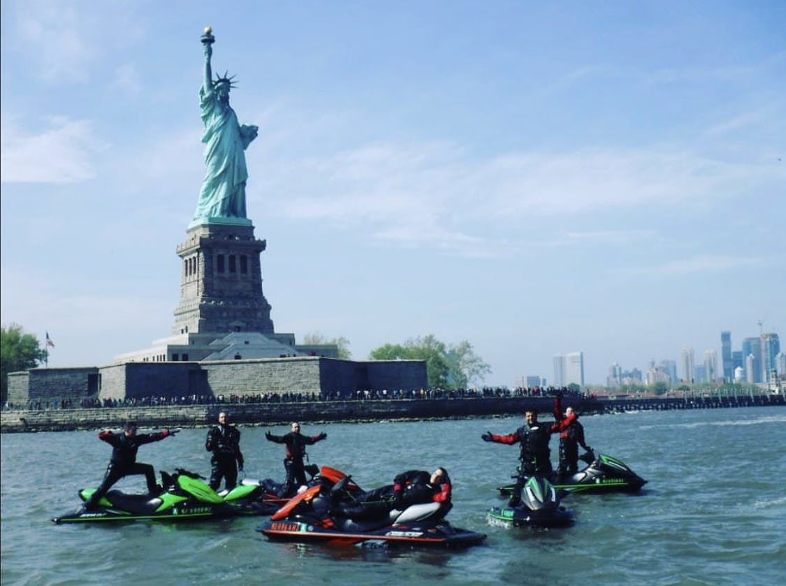 Detail Jet Ski Around Statue Of Liberty Nomer 16