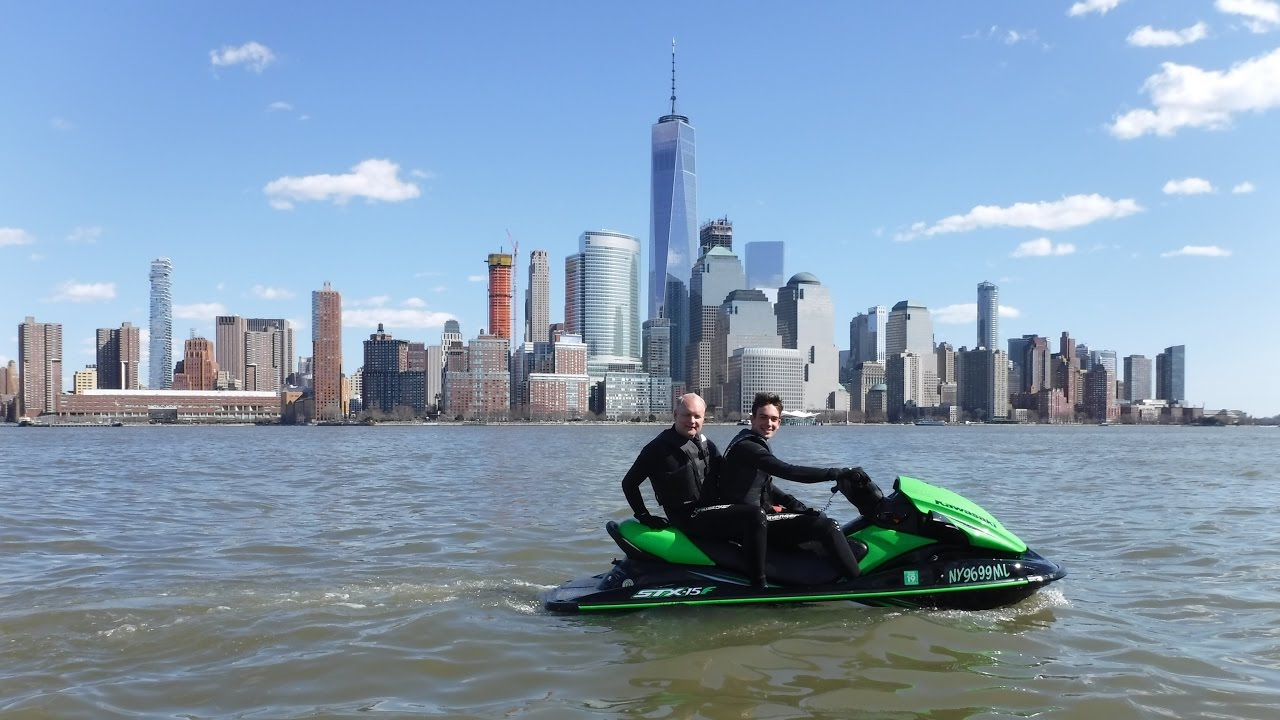 Detail Jet Ski Around Statue Of Liberty Nomer 26