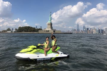 Detail Jet Ski Around Statue Of Liberty Nomer 48