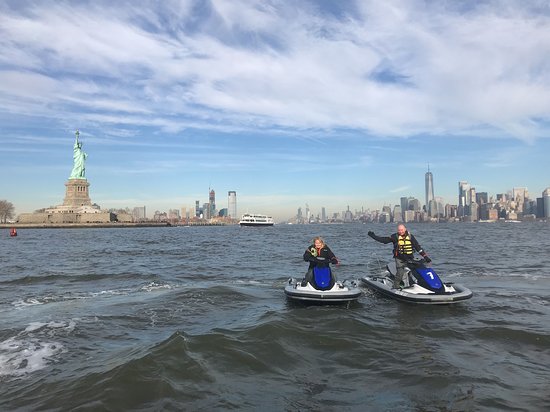 Detail Jet Ski Around Statue Of Liberty Nomer 51