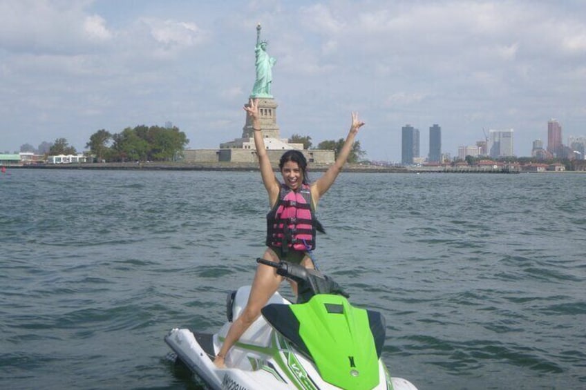 Detail Jet Ski Around Statue Of Liberty Nomer 52