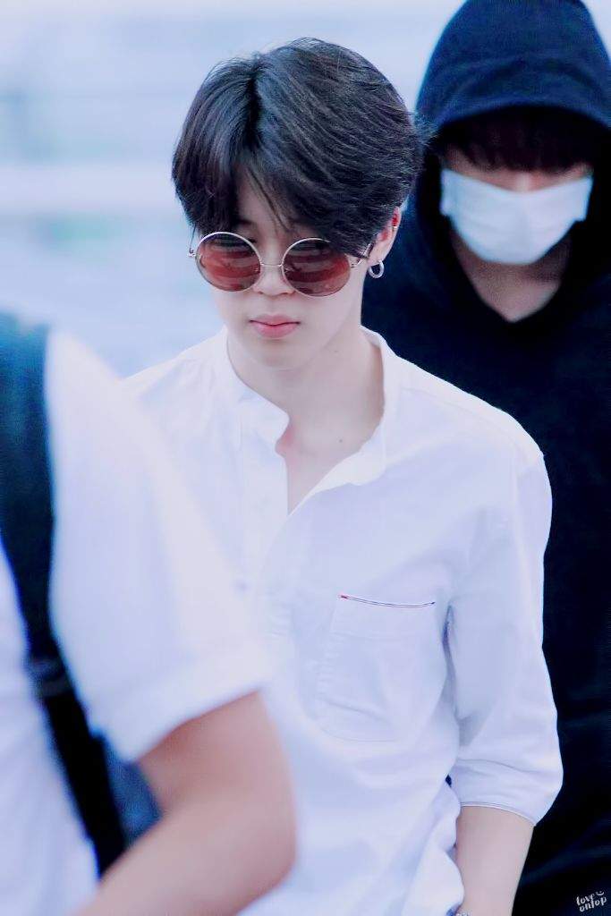 Detail Jimin Pake Kacamata Nomer 20