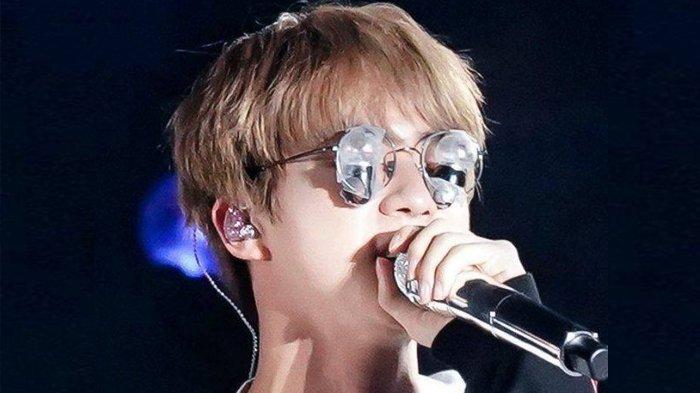 Detail Jin Bts Pakai Kacamata Nomer 28