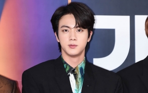 Detail Jin Bts Pakai Kacamata Nomer 43