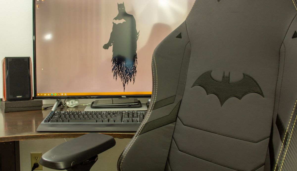 Detail Joker Sitting In Gaming Chair Nomer 40