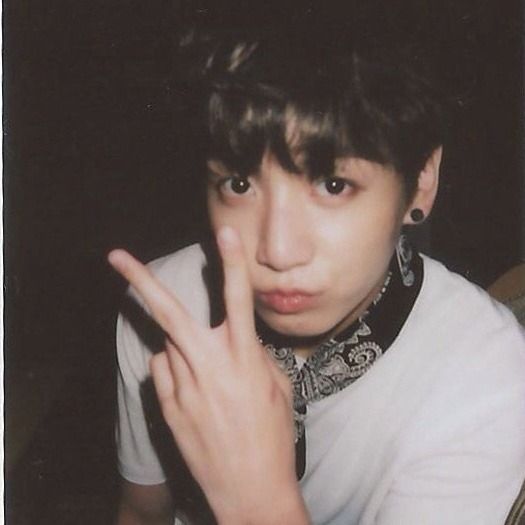 Detail Jungkook Polaroid Nomer 19