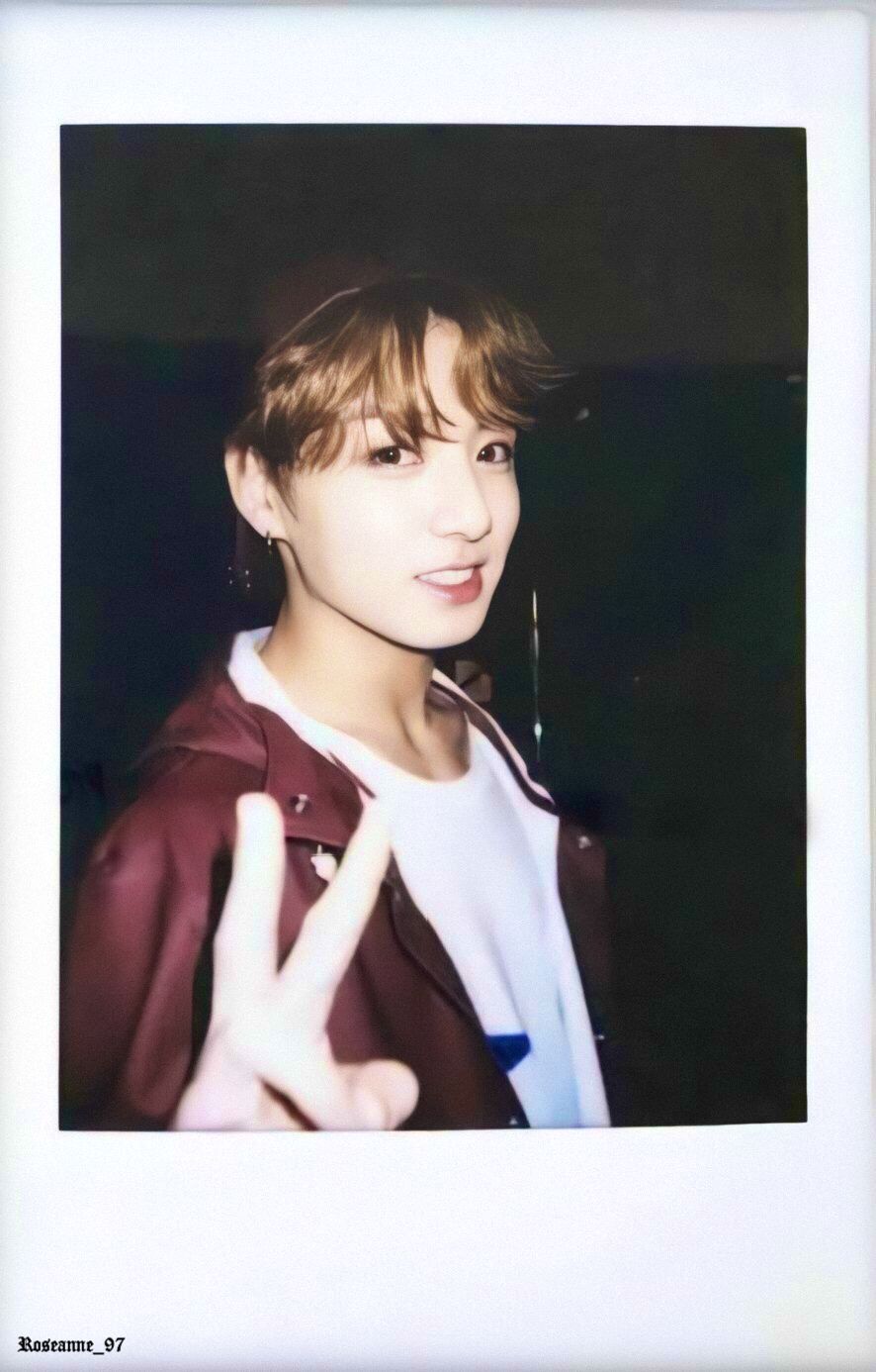 Detail Jungkook Polaroid Nomer 6