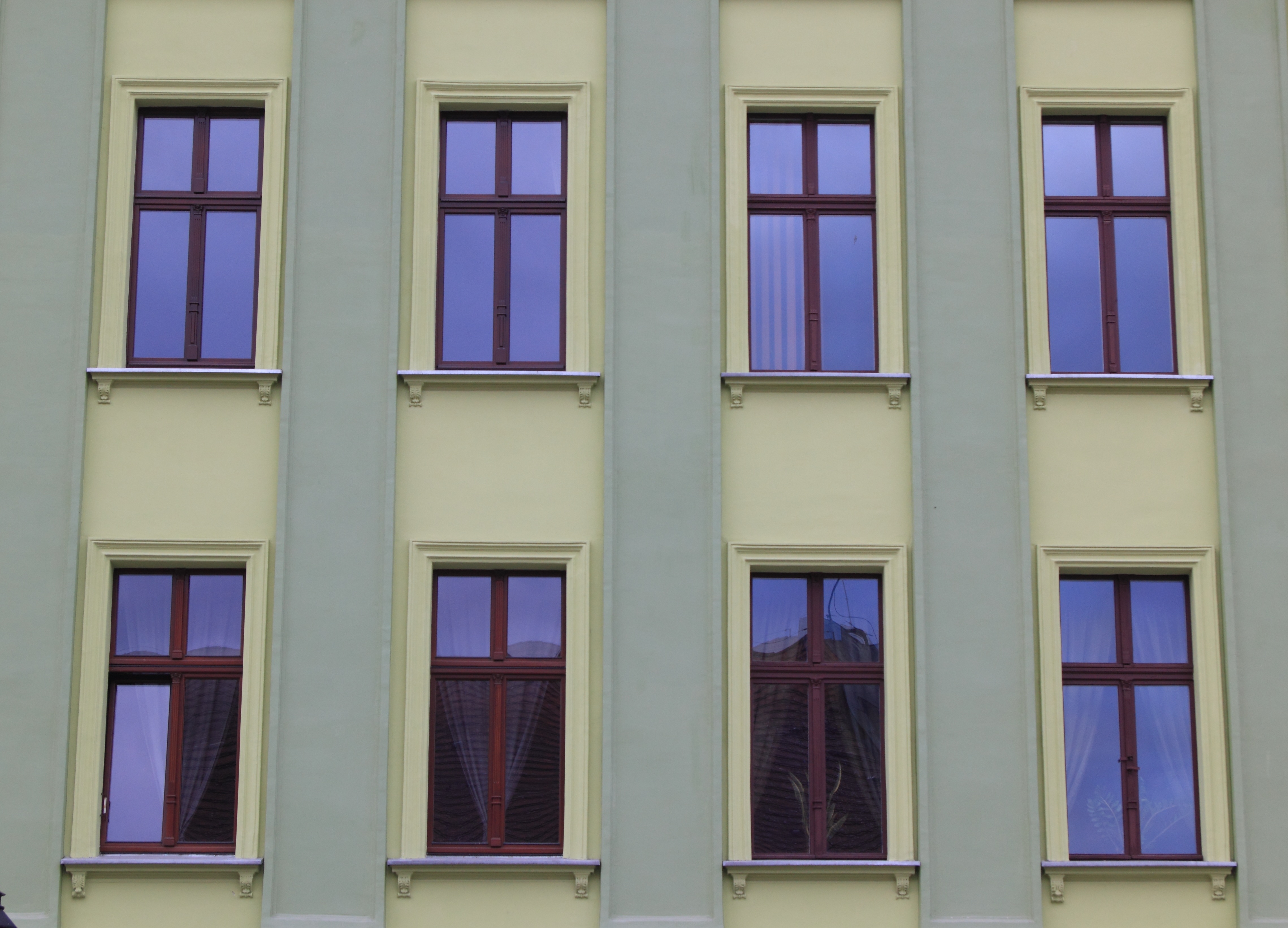 Detail Kaca Biru Jendela Rumah Nomer 38