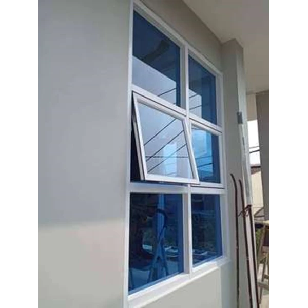 Detail Kaca Biru Jendela Rumah Nomer 6