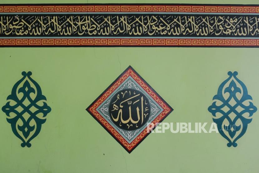 Detail Kaligrafi Dalam Masjid Nomer 35