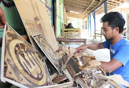 Detail Kaligrafi Dari Pelepah Pisang Nomer 29