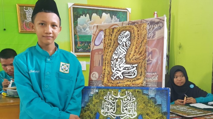 Detail Kaligrafi Dari Styrofoam Nomer 23