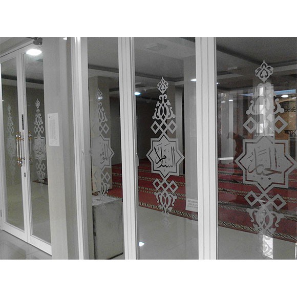 Detail Kaligrafi Pintu Kaca Masjid Nomer 52