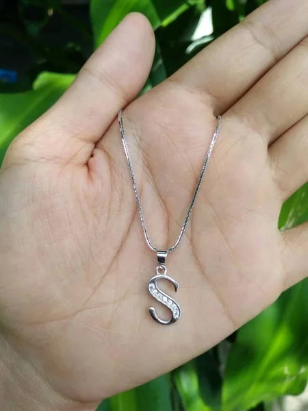 Detail Kalung Huruf Emas Putih Nomer 51