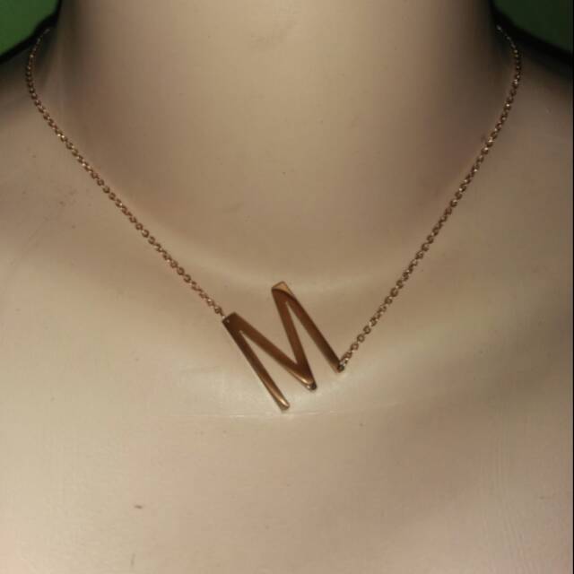 Detail Kalung Huruf M Model Sekarang Nomer 2