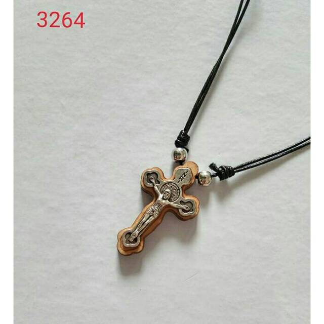 Detail Kalung Salib Kayu Nomer 31