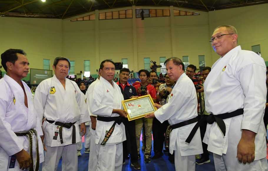 Detail Karate Sabuk Hitam Nomer 15