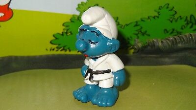 Detail Karate Smurf Nomer 28