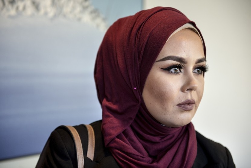 Detail Karikatur Wanita Berjilbab Nomer 36