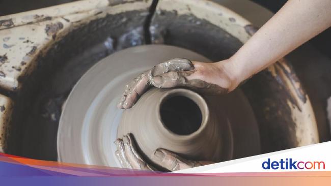 Detail Karya Seni Yang Terbuat Dari Tanah Liat Nomer 27