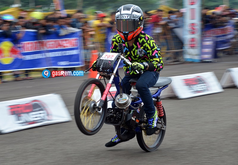 Detail Kata Drag Race Nomer 33