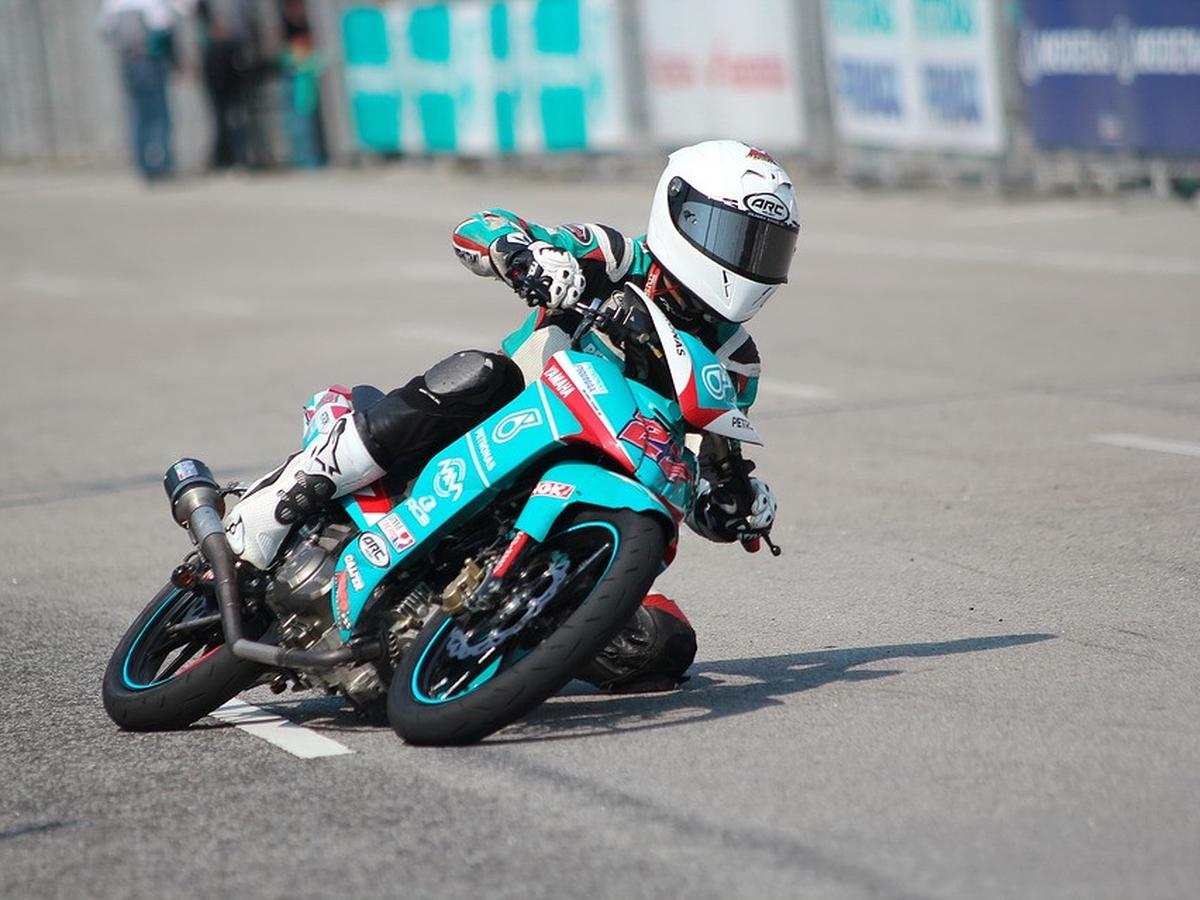 Detail Kata Kata Pembalap Motor Nomer 8