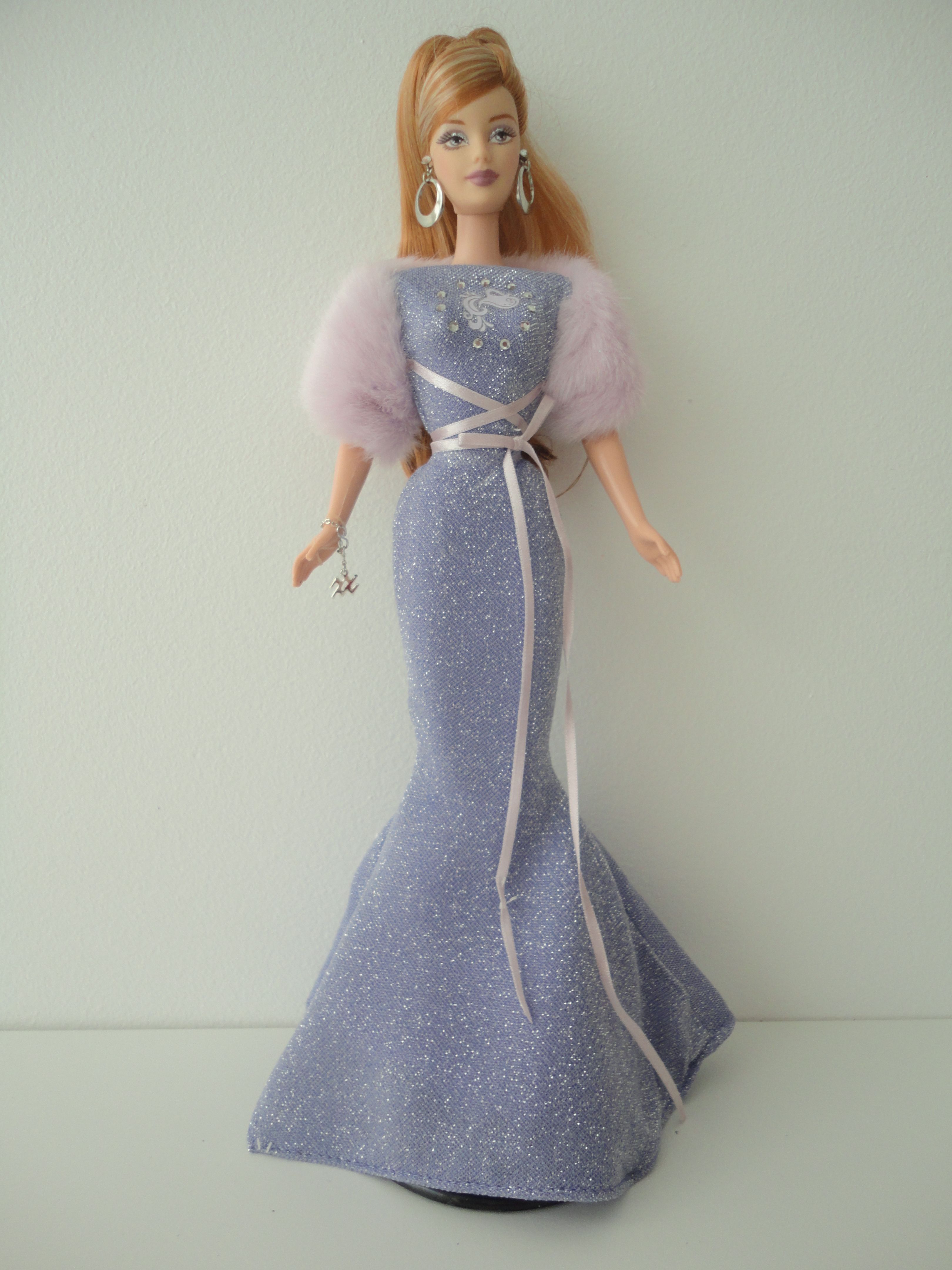 Detail Aquarius Barbie Doll Nomer 19