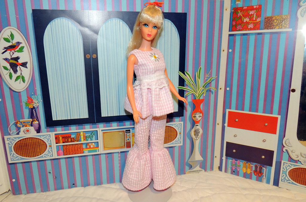 Detail Aquarius Barbie Doll Nomer 45
