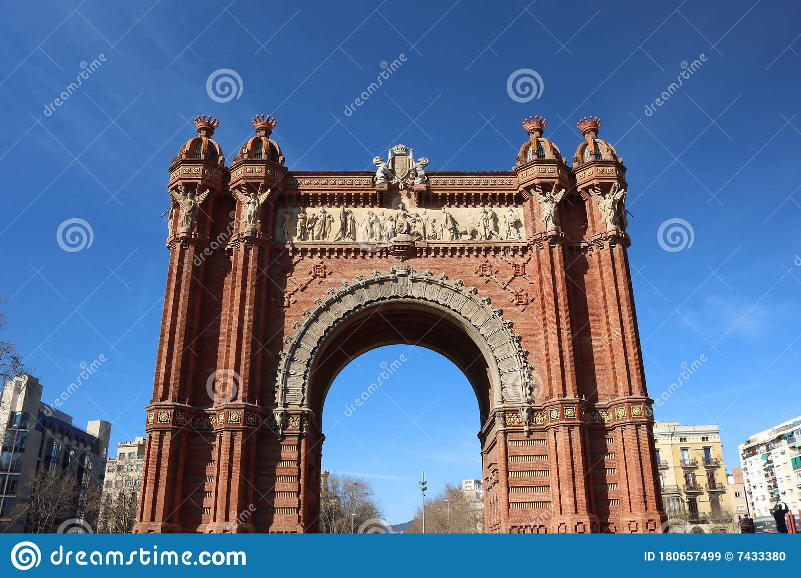 Detail Arc The Triomphe Barcelona Nomer 29