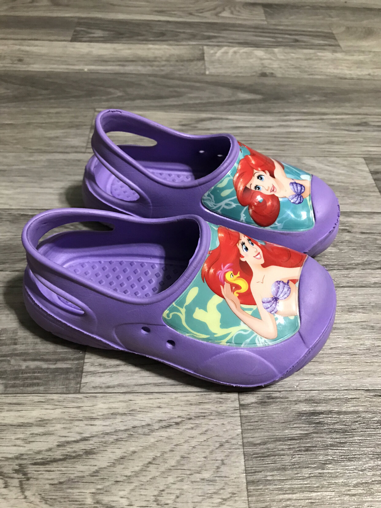 Detail Ariel Crocs Nomer 32