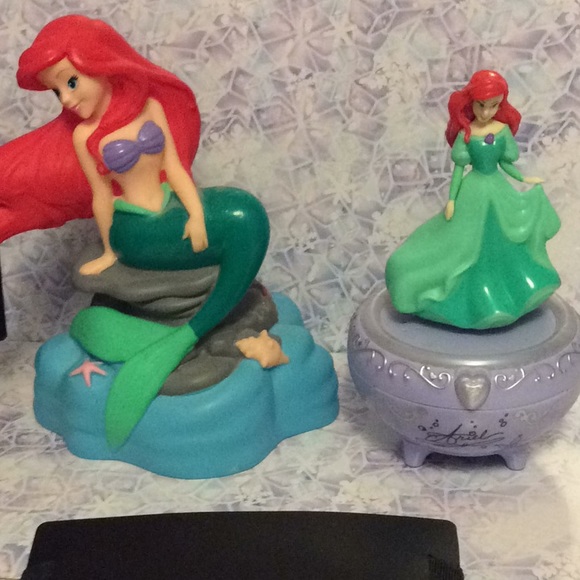 Detail Ariel Piggy Bank Nomer 21