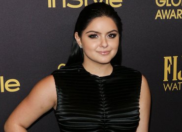 Detail Ariel Winter Towel Pic Nomer 57