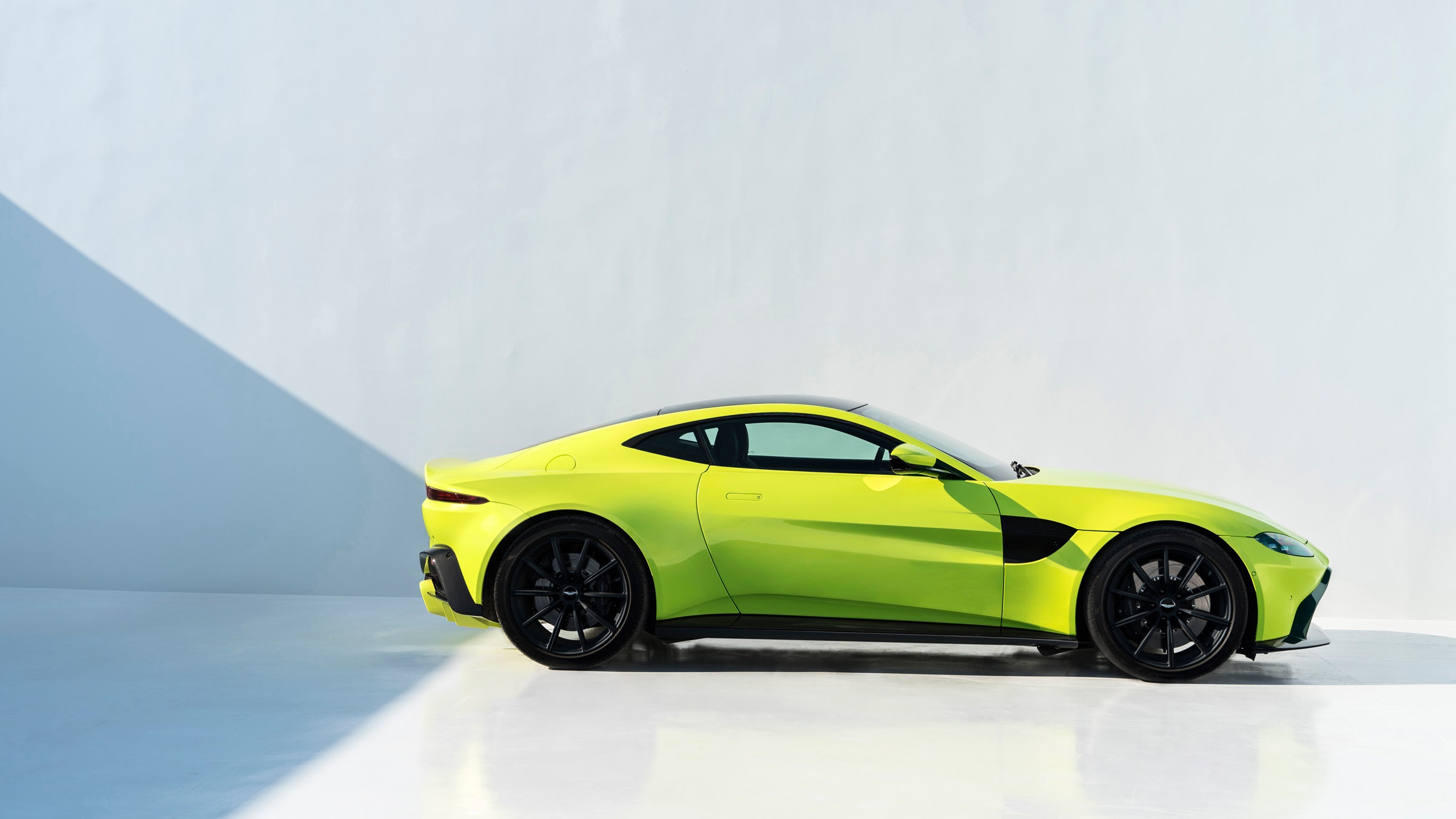 Detail Aston Martin Car Images Nomer 36