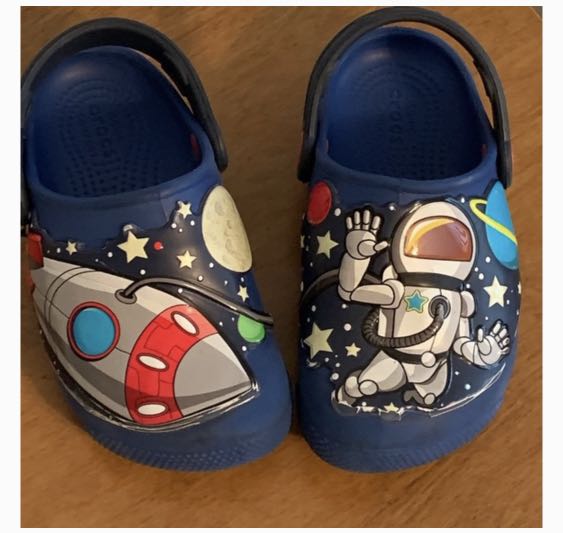 Detail Astronaut Crocs Nomer 13