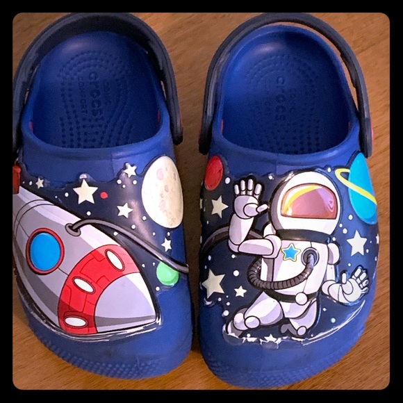 Detail Astronaut Crocs Nomer 9