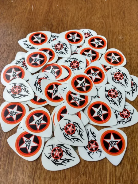 Detail Desain Pick Gitar Nomer 36