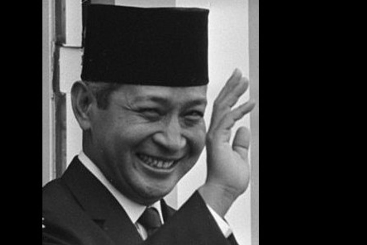 Detail Arti Mimpi Bertemu Mantan Presiden Memberikan Buku Pancasila Nomer 2