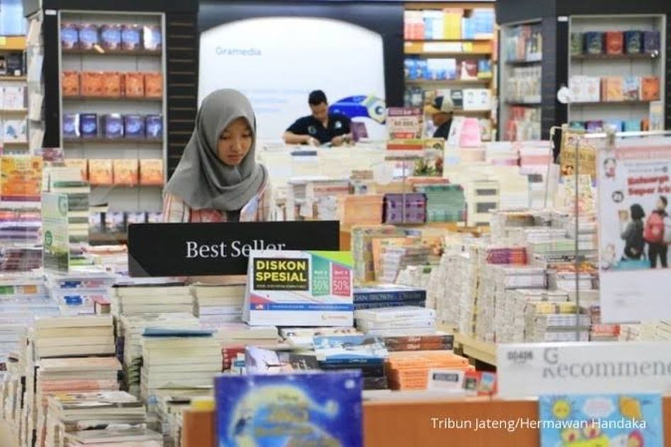 Detail Arti Mimpi Diberi Buku Oleh Seseorang Nomer 22