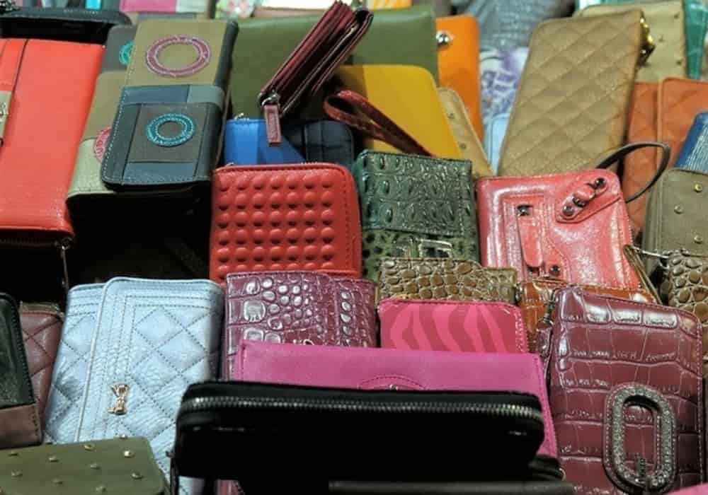 Detail Arti Mimpi Ke Diberi Hadiah Tas Ada Buku Didalamnya Nomer 7