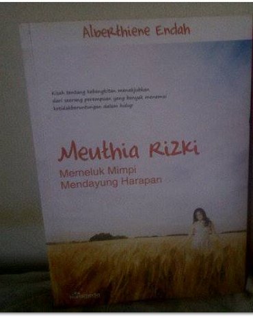 Detail Baca Buku Meuthia Rizki Memeluk Mimpi Mendayung Harapan Nomer 17