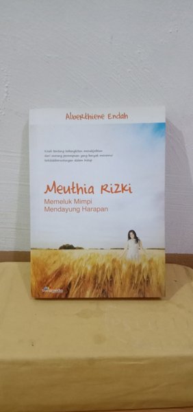 Detail Baca Buku Meuthia Rizki Memeluk Mimpi Mendayung Harapan Nomer 24
