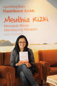 Detail Baca Buku Meuthia Rizki Memeluk Mimpi Mendayung Harapan Nomer 46